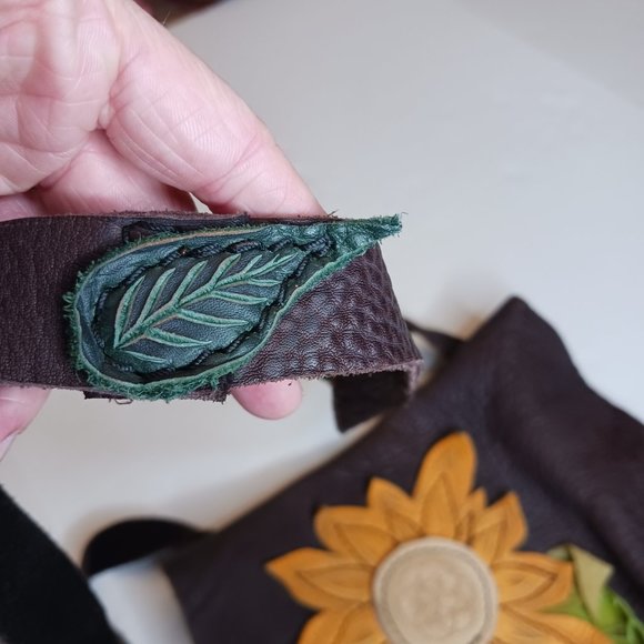 Tread Light  handmade leather purse - Picture 4 of 8